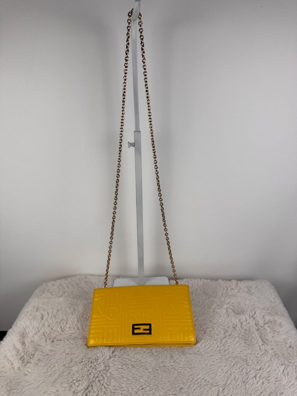 Fendi 2000's Yellow Embossed Nappa Logo Chain Clutch Crossbody Wallet - Picture 3 of 16